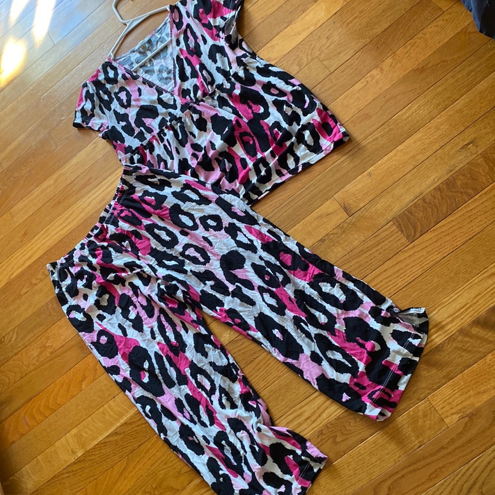 Sexy low cleavage top adds style to this cotton set